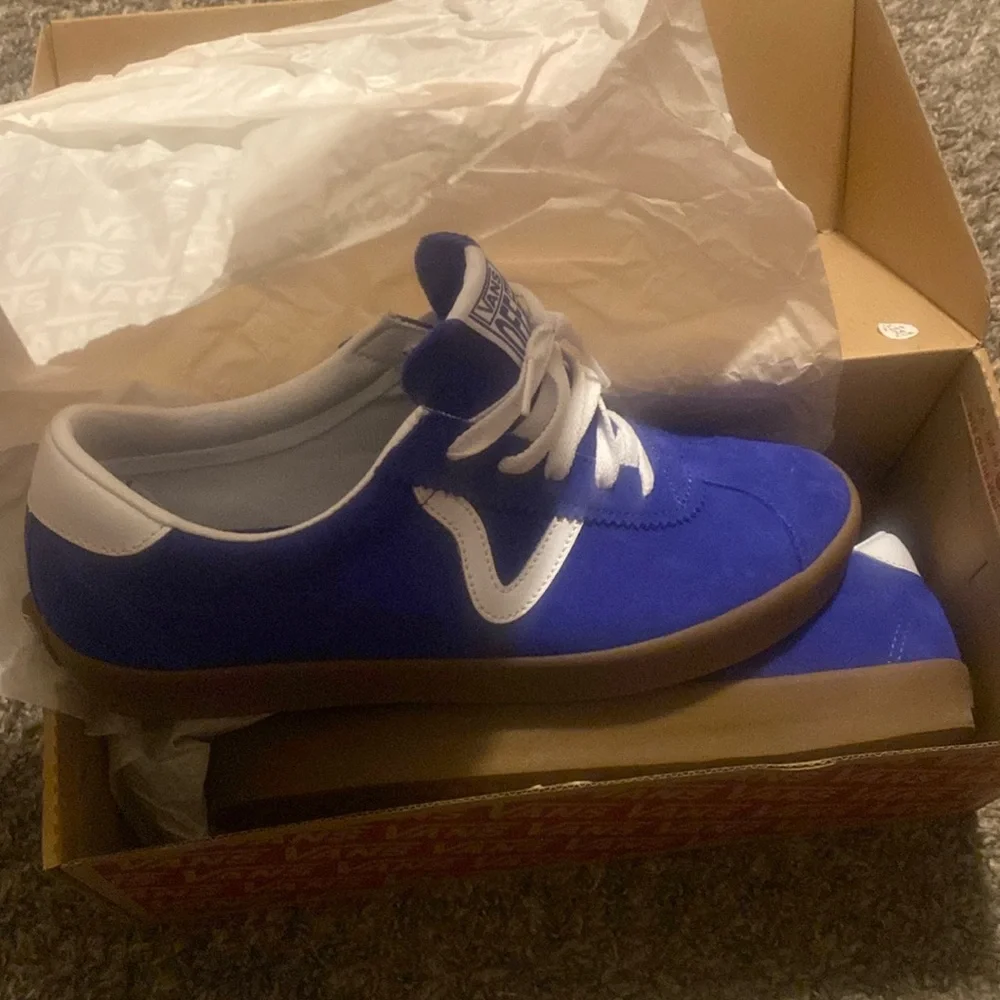 Vans - Picture 1 of 3